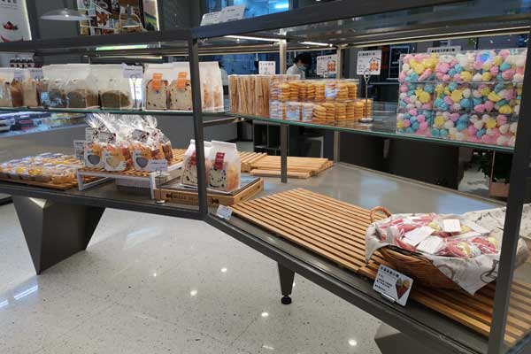 bread display stand